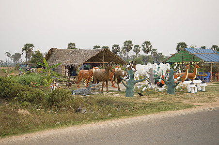 亚洲旅游吸引游客的野生动物雕像造型旅行摄影模型景点艺术品屋顶茅草小屋雕塑图片