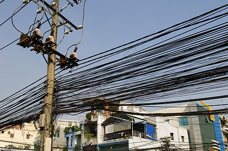 市内大型电力线路组传输城市能量力量活力电气电源线电线杆公用事业摄影图片