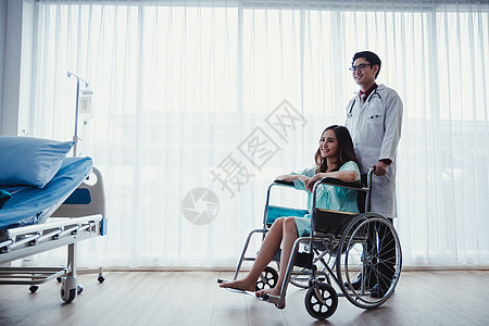 亚裔女患者在医院床上的高清图片下载-正版图片503858553-摄图网