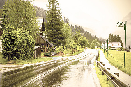 奥地利农村的降雨图片