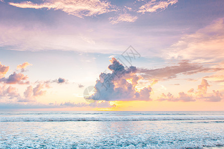 日出在海面紫色海滩热带辉光海景地平线天空季节旅行假期图片