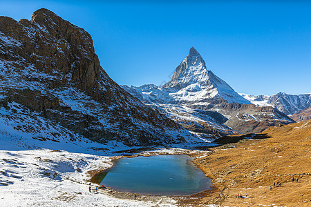 闻名马特霍恩和斯威斯峰的全景图片
