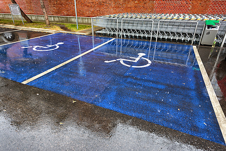 残疾人停车标志牌信号街道蓝色地面沥青交通轮椅警告白色公园图片