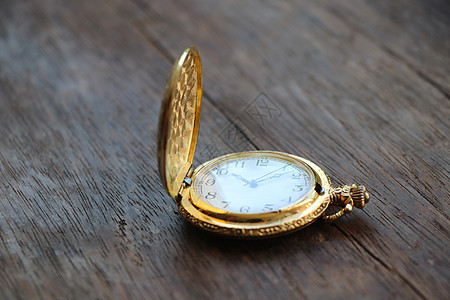 金色袖口表 经典设计手表10 10小时图片