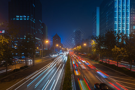 夜间高速公路上的灯光路道踪迹旅行场景运动驾驶运输街道速度辉光建筑图片