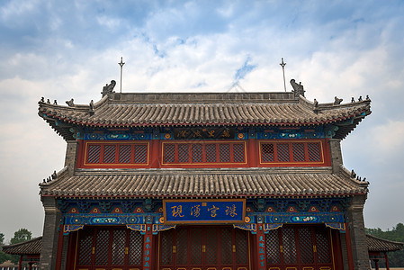 蓝天下中国传统建筑 蓝色天空下瓷砖历史旅游遗产地标神社装饰城市红色建筑学图片