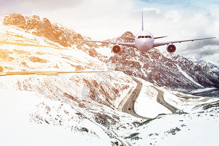 载体空气翼飞越雪山背景的飞机被炸飞民间载体客机旅游商业插图引擎旅行运输高度背景