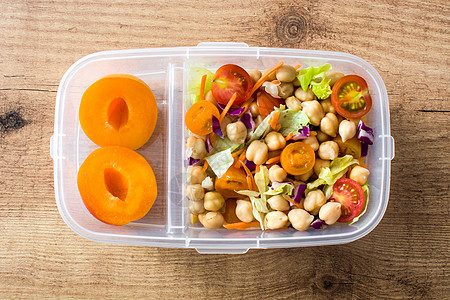 配有健康食物的午餐盒 随时可以吃东西了工作粮食胡椒营养沙拉饮食蔬菜桌子盒子图片