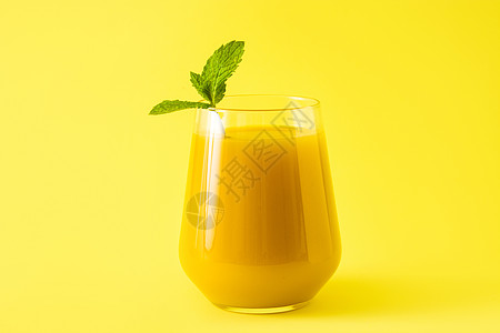 曼戈拉西甜点 传统印度人喝的黄底酒饮食热带健康饮料薄荷早餐茶点酸奶玻璃水果背景图片