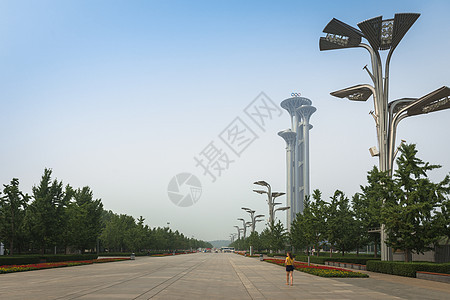 中国北京2016 年 7 月 15 日 奥林匹克公园观景塔位于中国北京市朝阳区奥林匹克公园南科汇路国家竞赛运动公园建筑学烟雾地标图片