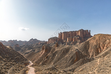 中国亚山地公园的彩虹山脉岩石首脑蓝色风景地形顶峰天空旅行丹霞干旱图片