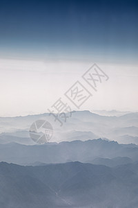 大山的空中景象图片