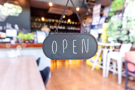 一个商业标志 上面写着咖啡馆或餐馆开放 挂在入口处的门上 古典色彩风格艺术玻璃木板街道咖啡零售窗户食物广告餐厅图片