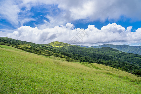 美丽的草原 川川谷 高林山的草原地平线公园途径爬坡公吨场地晴天踪迹种植园场景图片