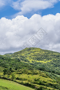 美丽的草原 川川谷 高林山的草原顶峰种植园踪迹公园风景土地场景旅行天空爬坡图片