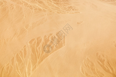 从上方射出的沙漠质地棕色沙丘图片
