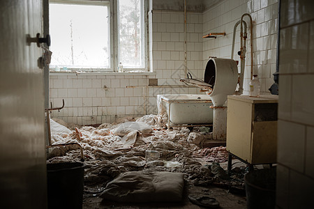 被遗弃医院的旧洗衣房衣服房间白色工业洗衣店洗衣机图片