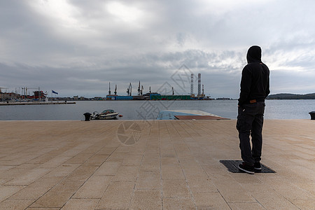 海岸附近的大型造船厂船厂港口机器货运商业男人贸易海军支撑工业图片
