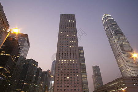 中国香港日落时的天线经济地方城市摩天大楼外观视图建筑低角度老虎建筑学背景图片