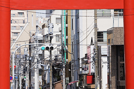 东京街道通托里伊门的电线和街道灯光建筑电缆线路城市生活电力摩天大楼风光力量景观灯柱背景