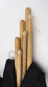 用实木材料制成的鼓棒音乐齿轮塑料手袋鸡腿黄色压缩织物岩石乐器图片