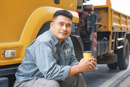 专业卡车运输司机运输货物男性货运驾驶商业后勤送货物流工人职业图片