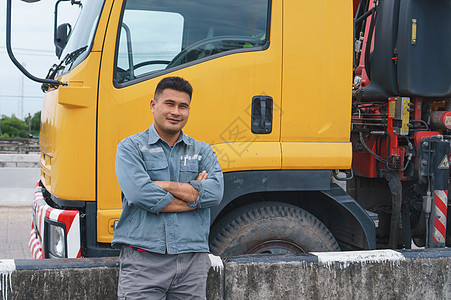 专业卡车运输司机运输货运货车安全男人后勤保险微笑车辆商业工人图片