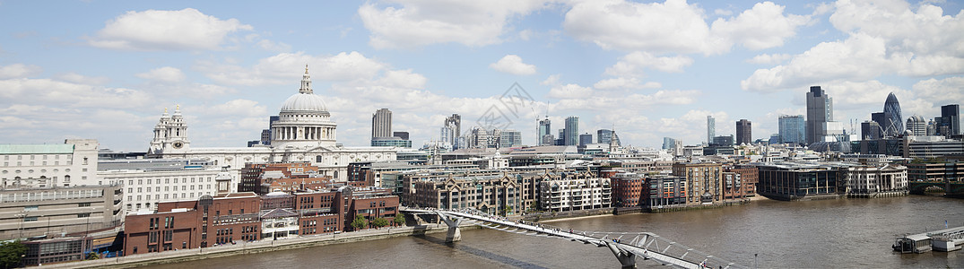 泰晤士河和城市景观上的千年桥 伦敦 英国英格兰国家全景结构地标旅行旅游首都宗教圆顶建筑图片