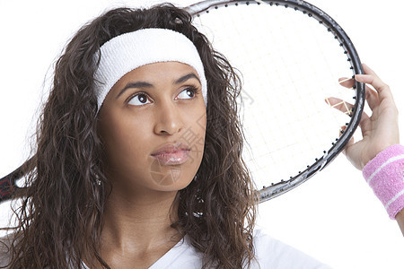 白种背景网球拍打的年轻女子肖像女孩女性游戏训练娱乐爱好成人运动闲暇运动装图片