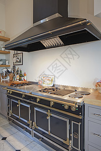 现代厨房的乌芬奢华场景台面柜台抽油烟机设计火炉烤箱机械地面图片