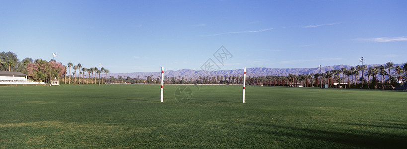 Polo 字段视图全景马球天空球场运动门柱场地游戏绿色图片