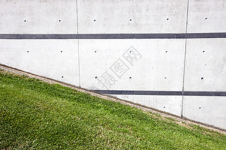 砖墙旁边的绿草坡建筑细节公园场景外观分割地板绿地图片