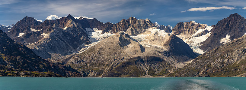 对阿拉斯加山脉的美丽全景森林反射山脉海洋天空岩石旅行旅游冰川环境图片