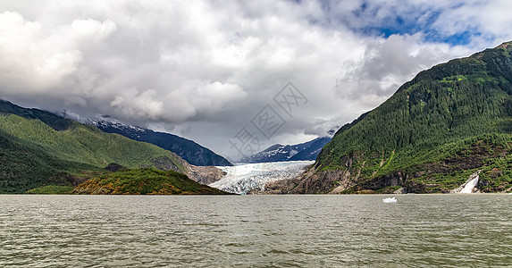 蒙登霍尔冰川在阿拉斯加的景象图片