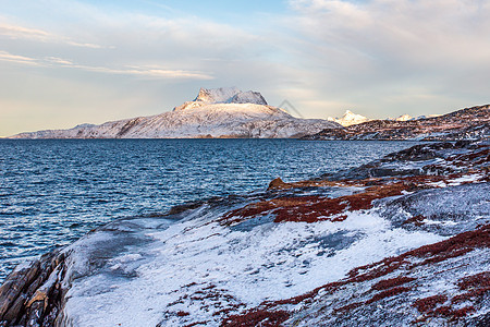 冻冻的苔原风貌 寒冷的绿地海和雪雪雪旅行海岸荒野气候峡湾支撑蓝色风景石头天气图片