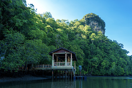 令人难以置信美丽的自然景观 一个船到海洋的码头旅行爬坡场景建筑学假期蓝色游客风景旅游公园图片