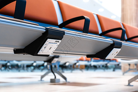 机场休息室座位的USB插座飞机场港口力量出口技术游客商业服务电缆连接器图片