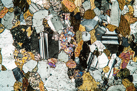显微镜50x下的闪石岩显微术石英矿物质黑云母地质学宏观片段地幔科学石榴石图片