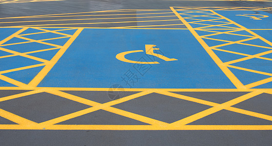 残疾人停车黄色和蓝色标志牌街道城市自行车飞机场停车场运输车道交通公共汽车旅行图片