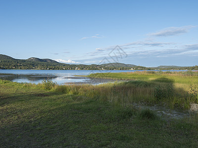 在瑞典地区的市的湖上漫游 夏日阳光明媚 蓝天背景码头小城市旅行黄金港口小城晴天村庄时段营地背景图片