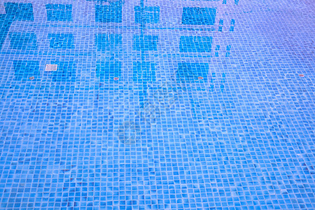 用于抽象背景的游泳池表面水表层水液体水池涟漪蓝色游泳背景图片