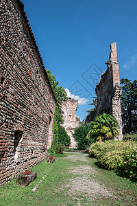 特列佐的Visconti城堡村庄建筑建筑学石头爸爸旅行花园房子天空蓝色图片