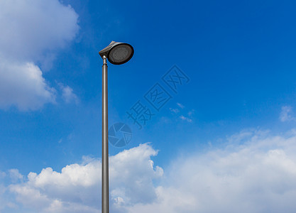 灯台对天力量活力天空聚光灯灯柱灯笼路灯金属蓝色白色图片