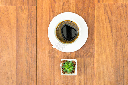 白咖啡杯木本底的白咖啡概念杯子咖啡店咖啡杯饮料咖啡时光空间休闲时间图片