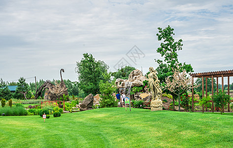 乌克兰伏洛达卡村岛花朵植物园餐厅凉亭娱乐雕塑小路操场旅游胡同图片