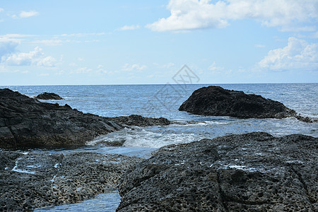 Daano海滩度假胜地岩石形成和海水冒险土地山脉天空海洋海浪假期编队石头巨石图片