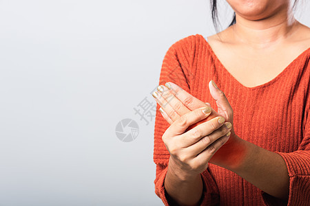 她握着手腕的 女人女性肌肉治疗隧道扭伤手指女士解剖学腕骨骨科图片