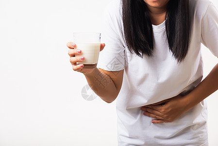 女人用手握着玻璃牛奶 她胃痛得要命痛苦腹部奶制品症状药品女性饮食疾病过敏女孩图片