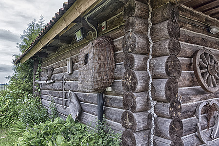 墙壁和俄罗斯村庄原木小屋的角落图片