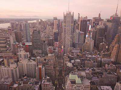 纽约市曼哈顿市中心空中景点 有Timessquare街景和高天冠峡谷图片